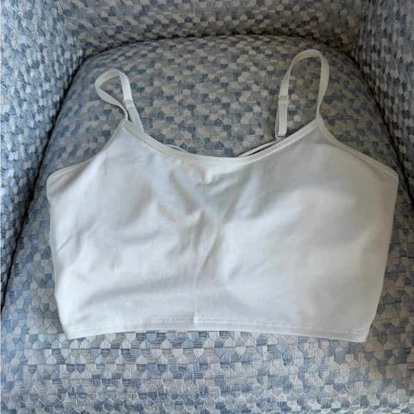 PINK Active sports bra. Ultimate lightly lined. Large.White.Strappy back detail. - Picture 14 of 14